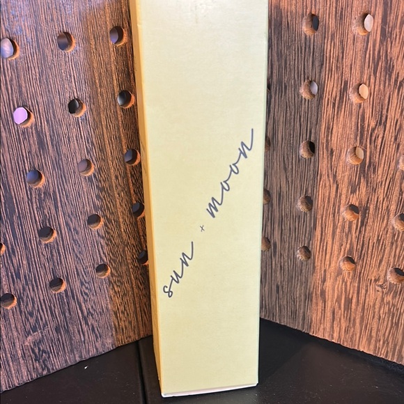 NWT- Sunny Daze Glisten + Glow Facial Gel Enzyme Scrub - Picture 2 of 4